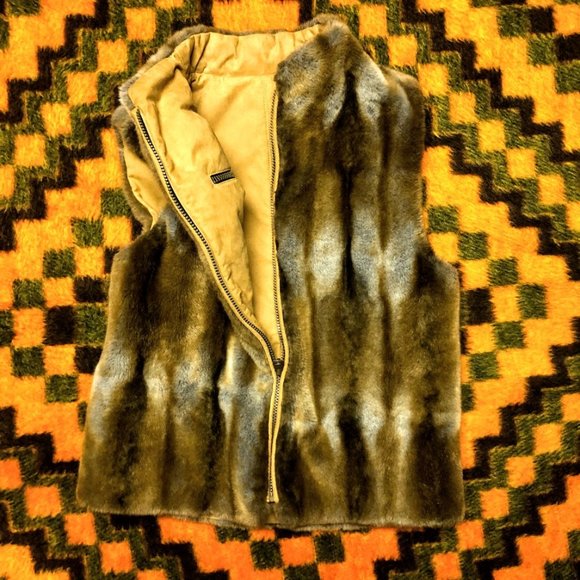 Faux Fur Skea Reversible Ski Vest! - Picture 7 of 7